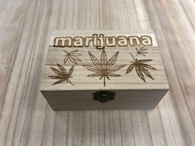 Caja Hojas Mariguana cannabis